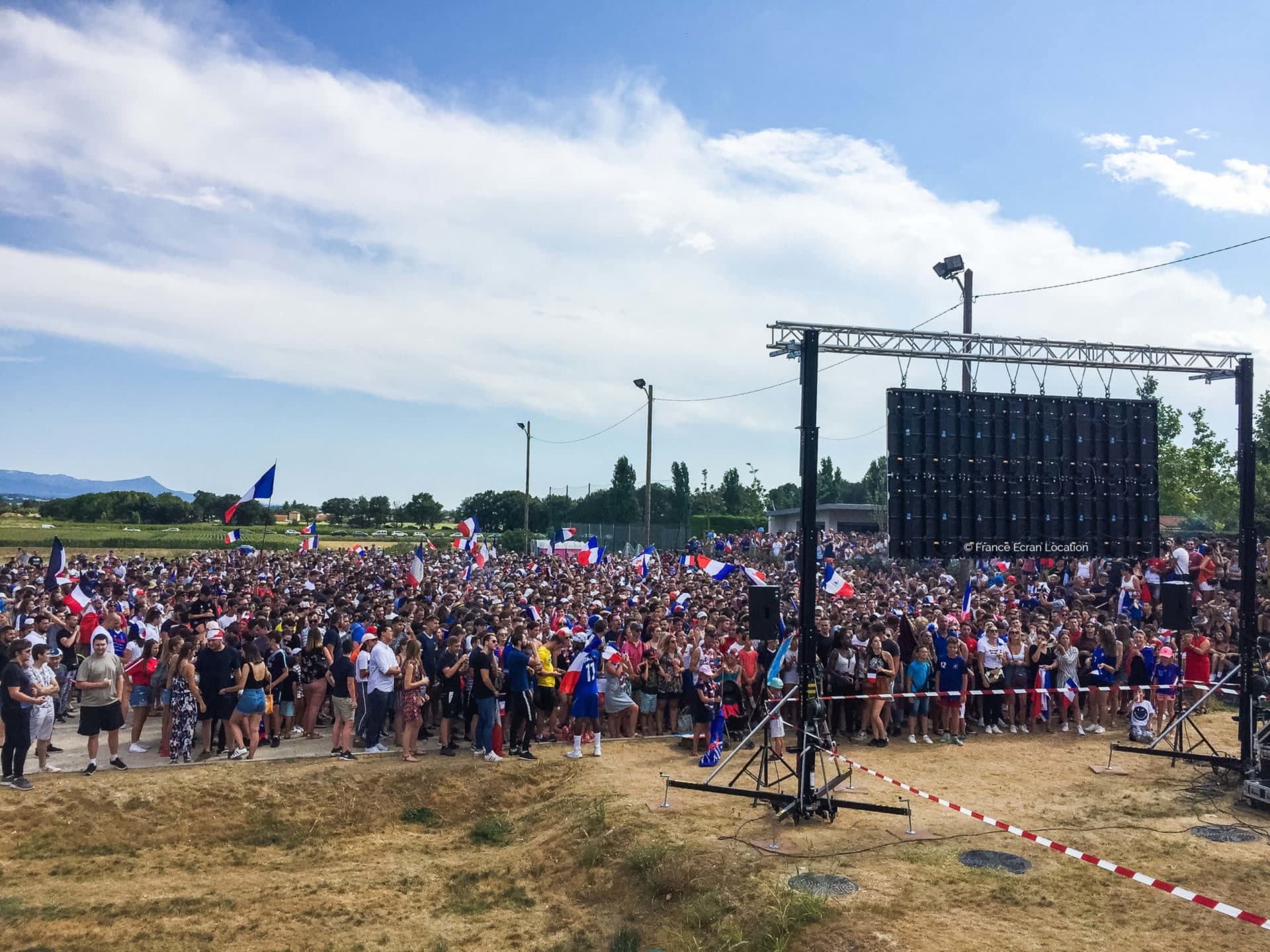 Écran géant LED installé pour un événement en plein air
